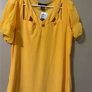Chic Mustard Blouse with Puff Sleeves